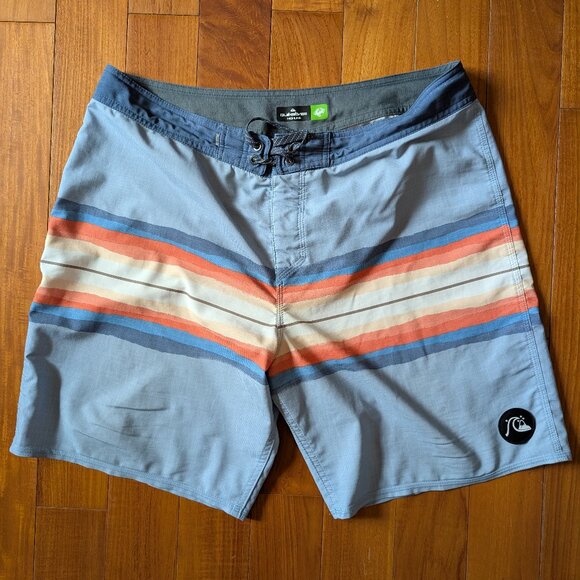 USED QuikSilver Highline Boardshorts men's size 34" - Picture 1 of 4